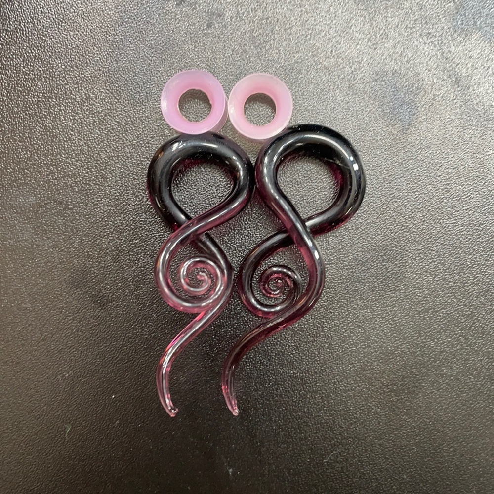 2 sets of plugs for size 0 gauge